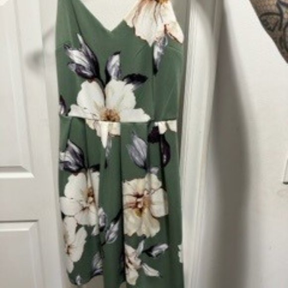 Francesca's Collections Olive Floral Mini Dress - Picture 1 of 5